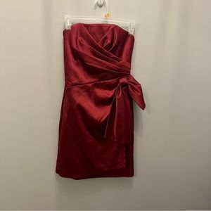 White House Black Market Strapless Bow Dress. Women’s 00.